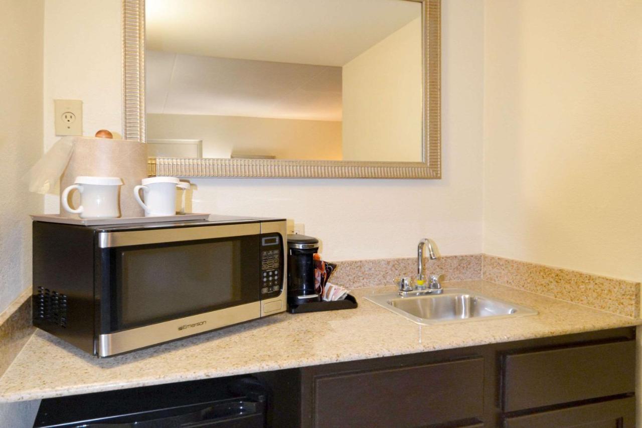 Clarion Inn & Suites At International Drive Williamsburg Esterno foto
